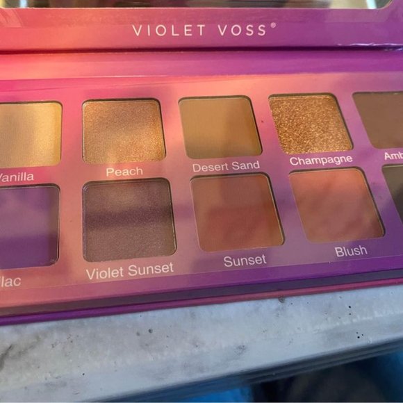 Eyeshadow Palette - Picture 2 of 2